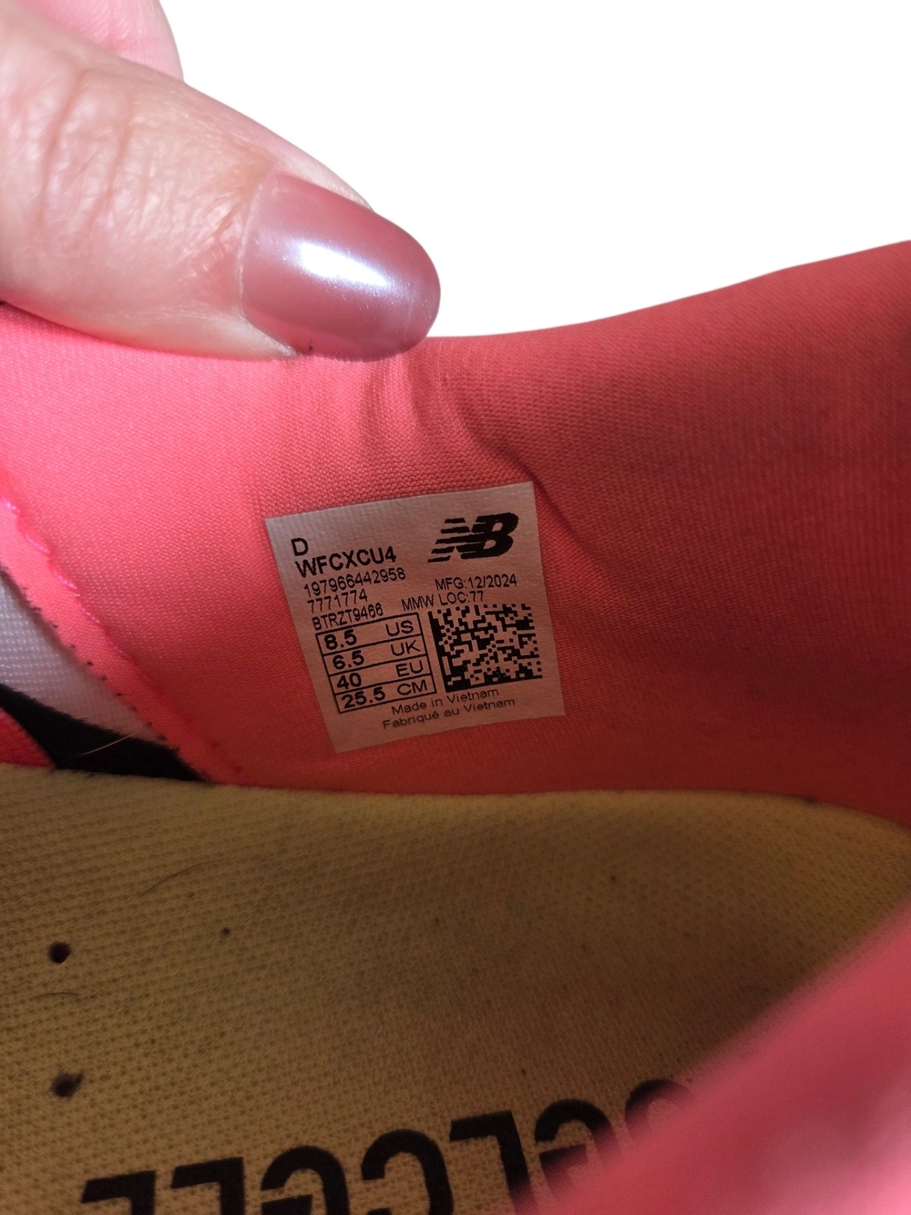 New Balance FuelCell Rebel v4 running shoes in the vibrant Ultra Pink 8.5 - Picture 6 of 9